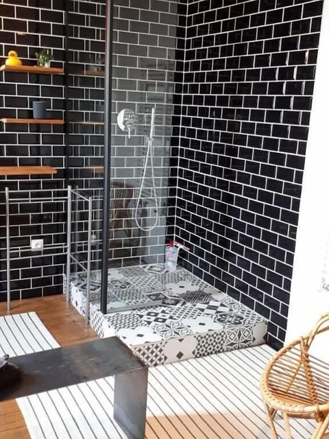 Comfort Double Room | Bathroom | Slippers