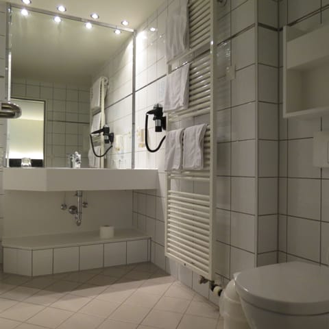 Standard Double Room | Bathroom | Shower, free toiletries, hair dryer, towels