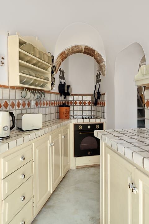 Family Villa | Private kitchen | Full-size fridge, stovetop, dishwasher, coffee/tea maker