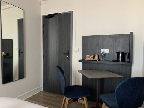 Superior Twin Room, 2 Twin Beds, Non Smoking, Sea View | Desk, laptop workspace, free WiFi, bed sheets