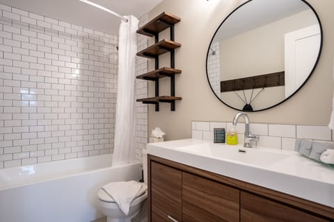 Family Room (No Pets) | Bathroom | Combined shower/tub, hair dryer, towels