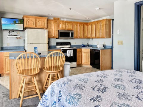 Ocean Air Suites, Studio | Private kitchen | Full-size fridge, microwave, dishwasher, cookware/dishes/utensils