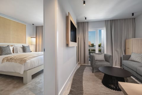 Junior Suite | Premium bedding, minibar, soundproofing, free WiFi