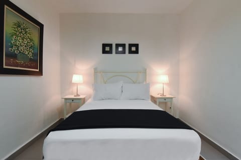 Deluxe Double Room, 1 Double Bed | In-room safe, blackout drapes, iron/ironing board, free WiFi