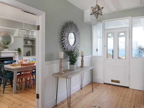 Cottage | Interior