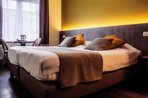 Double Room | Hypo-allergenic bedding, pillowtop beds, in-room safe, desk