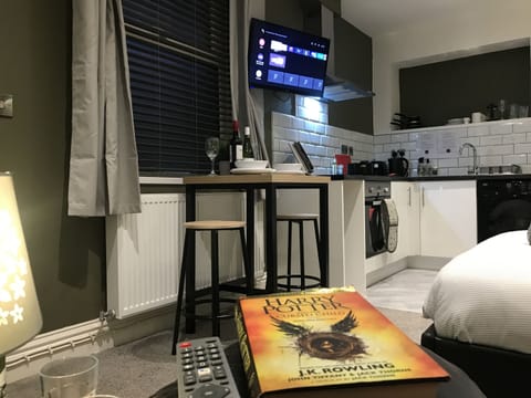 Comfort Apartment, Ensuite | Lounge