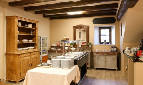 Daily buffet breakfast for a fee