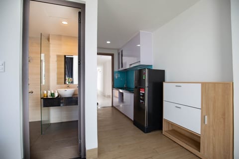 Deluxe Room | Private kitchen | Mini-fridge, stovetop, cleaning supplies