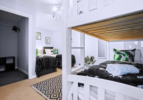 Apartment | 2 bedrooms, travel crib