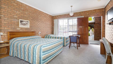 Comfort Double or Twin Room | Premium bedding, blackout drapes, iron/ironing board, free WiFi