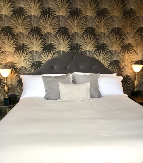 Room 11 | Premium bedding, pillowtop beds, free WiFi, bed sheets