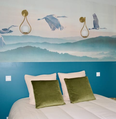 Comfort Room | Premium bedding, individually decorated, soundproofing, bed sheets