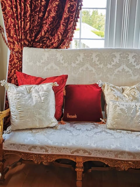 House, Multiple Bedrooms, Patio | 12 bedrooms, individually decorated, individually furnished, bed sheets