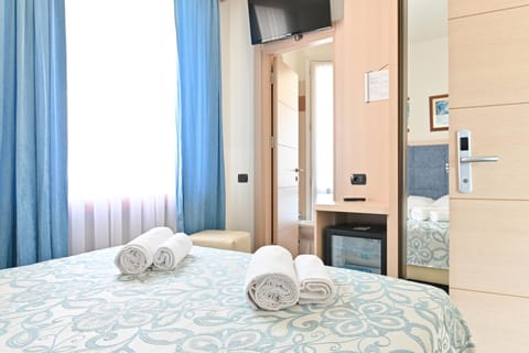 Double Room | In-room safe, free WiFi, bed sheets