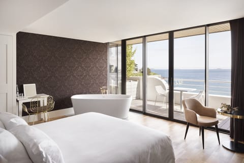 Panoramic Room, Sea View | Desk, iron/ironing board, free cribs/infant beds, free WiFi