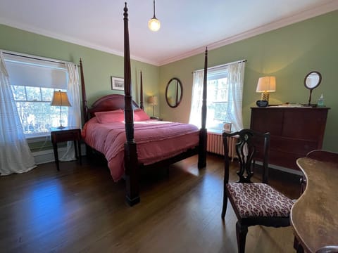 Honeymoon Room, Garden View | Individually decorated, individually furnished, free WiFi