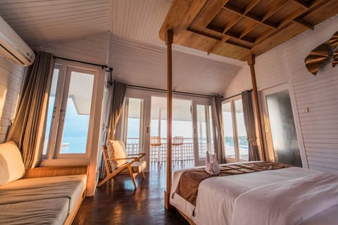 Ocean Bungalow Suite | Desk, free WiFi, bed sheets