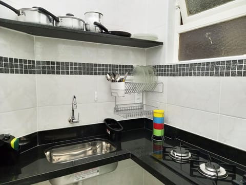 APARTAMENTO STANDARD 308 | Private kitchen | Fridge, stovetop, cookware/dishes/utensils