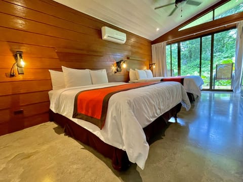 Rainforest Villa Ficus | Premium bedding, minibar, in-room safe, laptop workspace