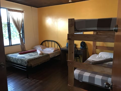 Family Quadruple Room | Free WiFi, bed sheets