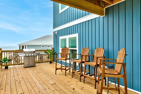 House, 5 Bedrooms | Balcony