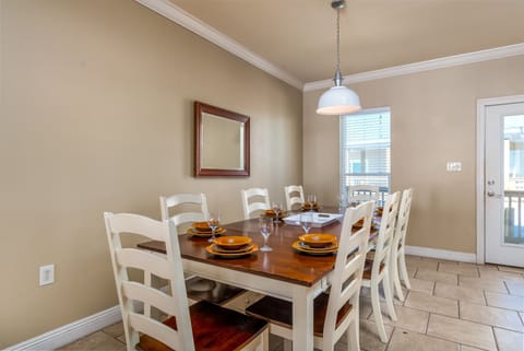 House, 4 Bedrooms | Dining