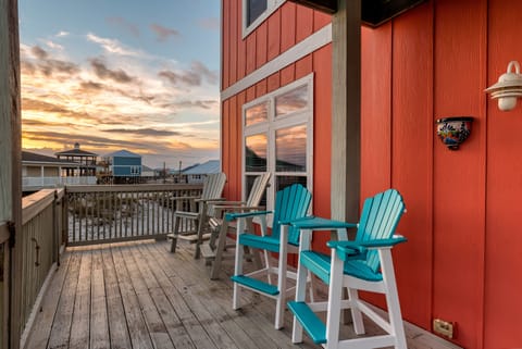 House, 5 Bedrooms | Balcony