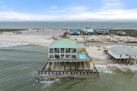 House, 6 Bedrooms | Exterior