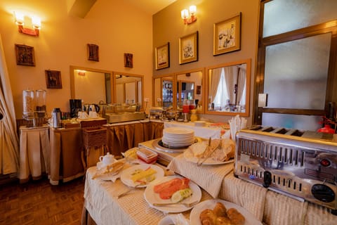 Daily full breakfast (USD 10 per person)