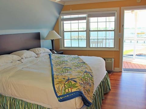 Signature Room, 1 King Bed, Patio, Bay View | Desk, iron/ironing board, free WiFi