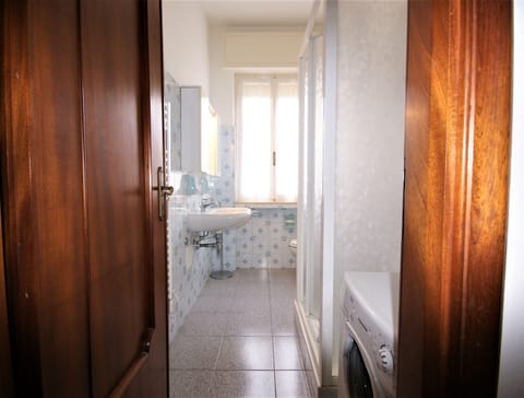 Apartment | Bathroom | Hair dryer, bidet