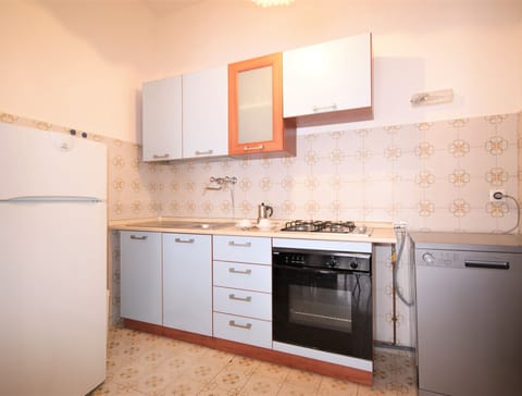 Apartment | Private kitchen | Full-size fridge, oven, stovetop, dishwasher