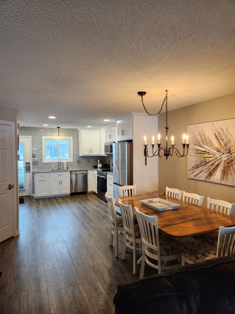 Premium Townhome, 2 Bedrooms, Lake View, Poolside | Private kitchen | Full-size fridge, microwave, oven, stovetop