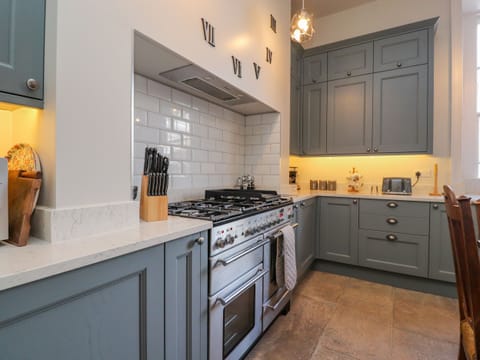 Cottage | Private kitchen | Fridge, dishwasher, electric kettle, toaster