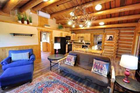 Cabin, 2 Bedrooms | Living area