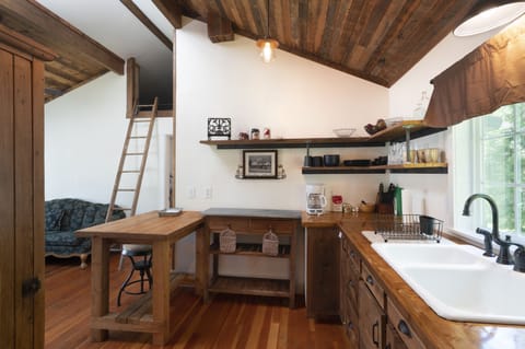 Historic Bush House Cottage | Private kitchen