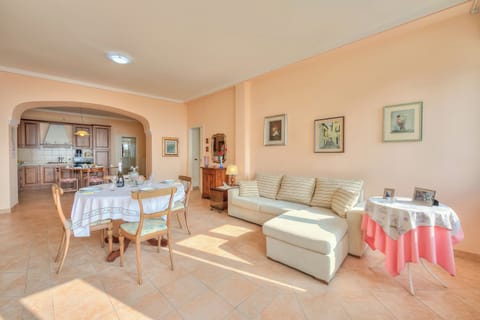 Standard Townhome, Multiple Bedrooms, 2 Bathrooms (Angela -Terrace & beautiful View lake) | Living area | 21-inch flat-screen TV with cable channels