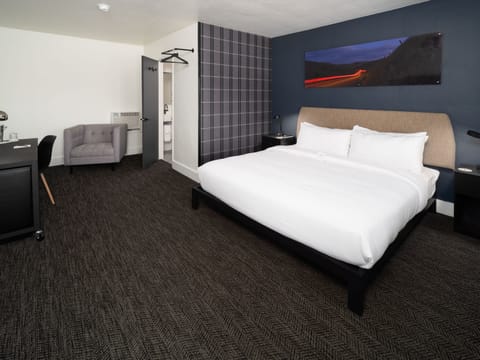 Superior Single Room | Premium bedding, pillowtop beds, desk, laptop workspace