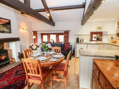 Cottage | Private kitchen | Fridge, dishwasher, electric kettle, toaster