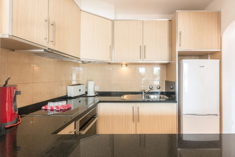 Standard Apartment, 2 Bedrooms, Pool View | Private kitchenette | Fridge, microwave, oven, stovetop