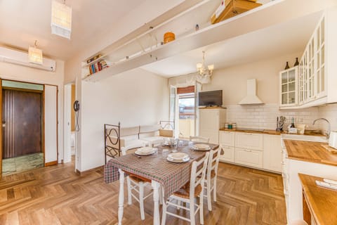 Standard Apartment, 2 Bedrooms (Terrazza Apuana A Few Steps From The) | Dining room