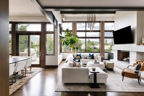 House, 6 Bedrooms | Living room