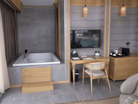 Corner Suite | Premium bedding, memory foam beds, minibar, in-room safe