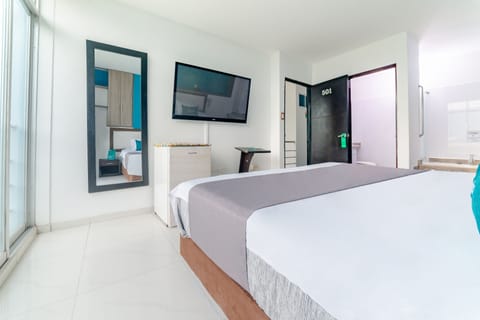 Superior Double Room | Hypo-allergenic bedding, minibar, desk, free WiFi