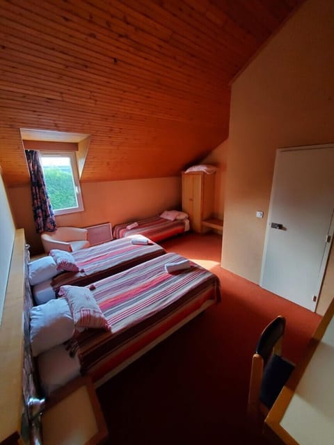 Basic Triple Room | Laptop workspace, blackout drapes, soundproofing, free WiFi