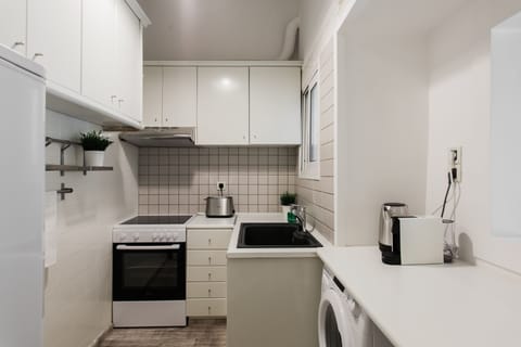 Standard Apartment | Private kitchen | Fridge, oven, stovetop, espresso maker