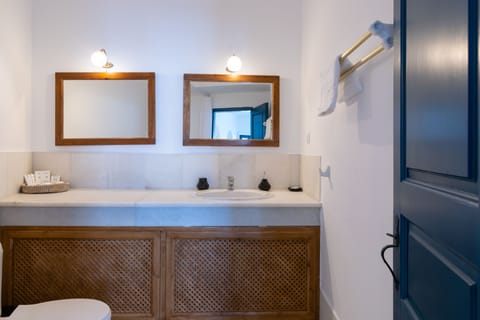 Suite, Partial Sea View | Bathroom | Shower, eco-friendly toiletries, hair dryer, bathrobes