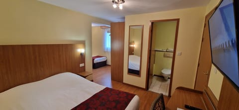 Classic Quadruple Room | Individually decorated, individually furnished, desk, soundproofing