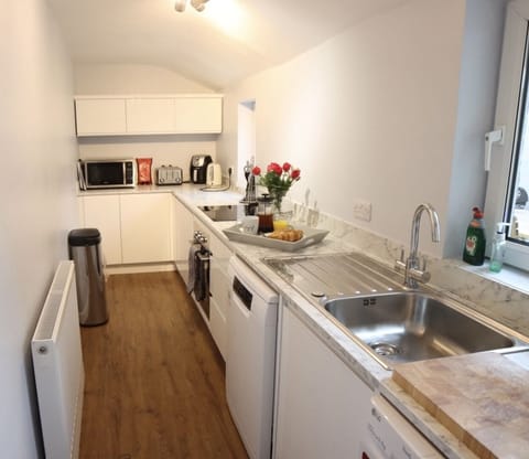 Cottage, Private Bathroom | Shared kitchen